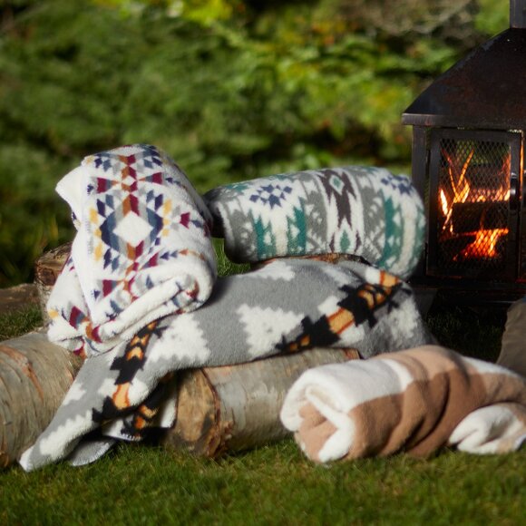 Luxe Home Decor Classic Faux Fur Throw | 1-Piece | Multicolor | 50"x60" - Picture 11 of 13